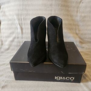 Sleek Black Ankle Boots for Effortless Style